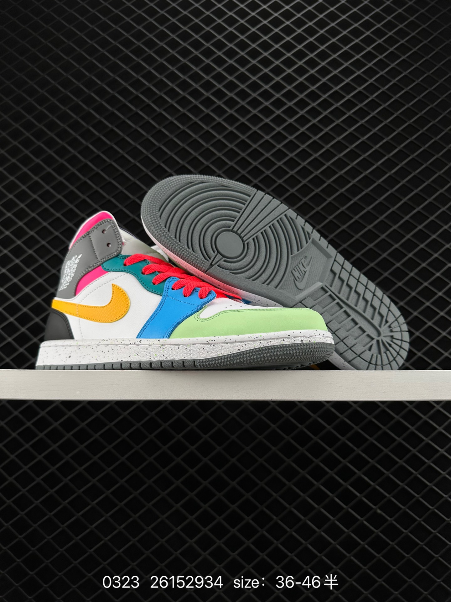 （NIKE）AIR JORDAN 1 MID